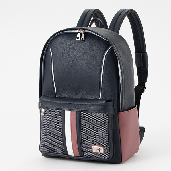 姉ヶ崎寧々モデル デイバッグ／14,800円（税抜）（C）Konami Digital Entertainment