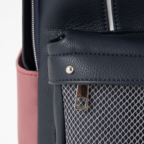 姉ヶ崎寧々モデル デイバッグ／14,800円（税抜）（C）Konami Digital Entertainment