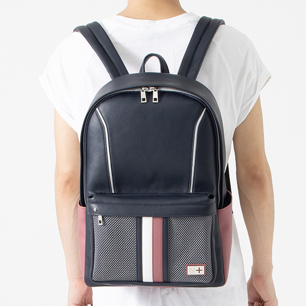 姉ヶ崎寧々モデル デイバッグ／14,800円（税抜）（C）Konami Digital Entertainment