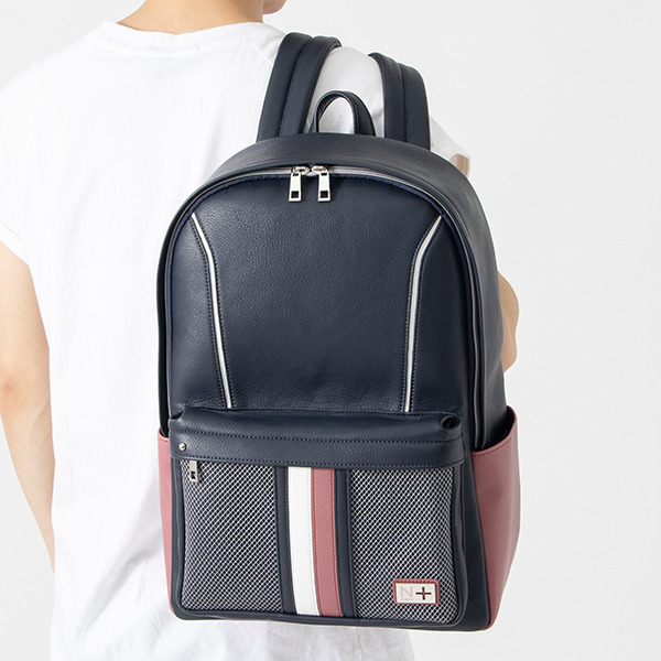 姉ヶ崎寧々モデル デイバッグ／14,800円（税抜）（C）Konami Digital Entertainment