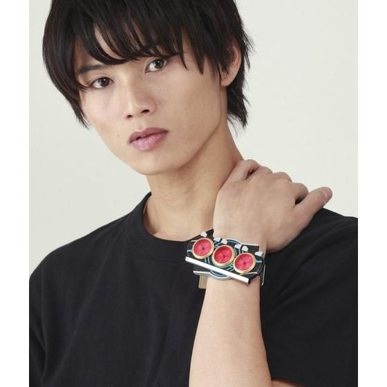 「仮面ライダーオーズ／OOO　変身！腕時計【Live Action Watch】」29,700円（税込）（C）石森プロ・東映