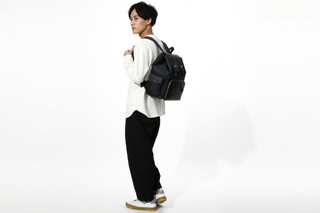 八九寺真宵モデルバッグ／14,800円(税別)（C）西尾維新／講談社・アニプレックス・シャフト