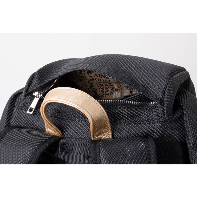 「オーバーロード バックパック アインズモデル」16,280 円（税込・送料別）（C）丸山くがね・KADOKAWA 刊／オーバーロード3 製作委員会