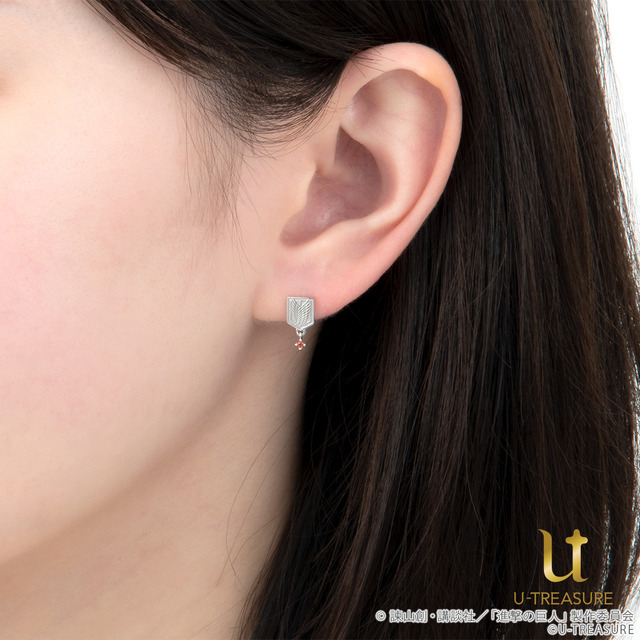 「【進撃の巨人】自由の翼」ピアス、イヤリング 各0.5セット12,100円（シルバー）、24,200円（K10イエローゴールド/K10ピンクゴールド）（各税込）（C）諫山創・講談社／「進撃の巨人」製作委員会（C）U-TREASURE