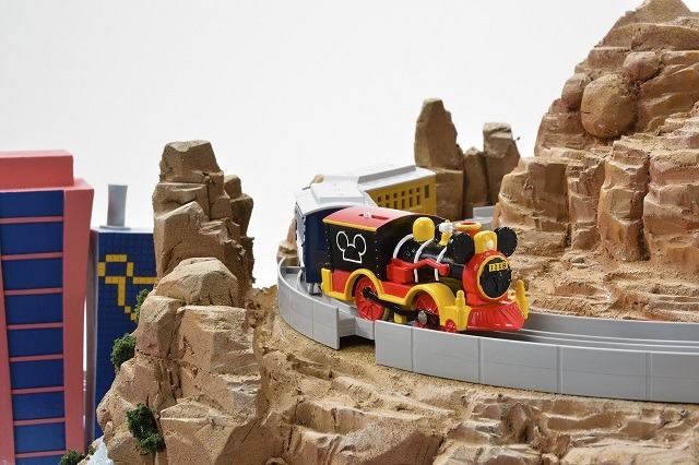 「Disney Dream Railway」（c）Disney