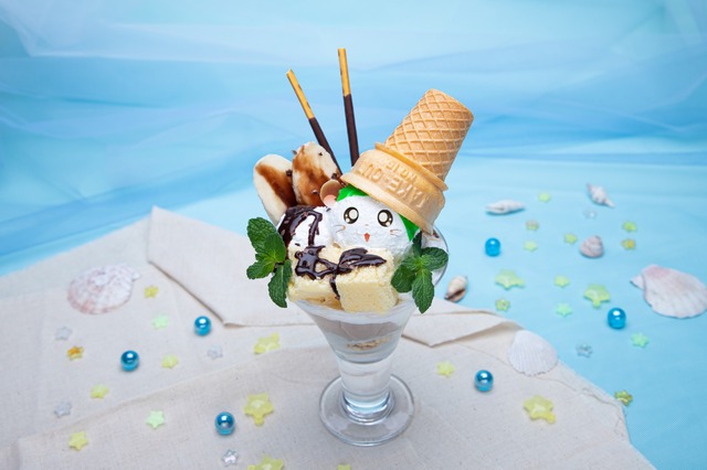 コーンをかぶるくんのかくれんぼアイスパフェ　1,399 円（C）河井リツ子／小学館