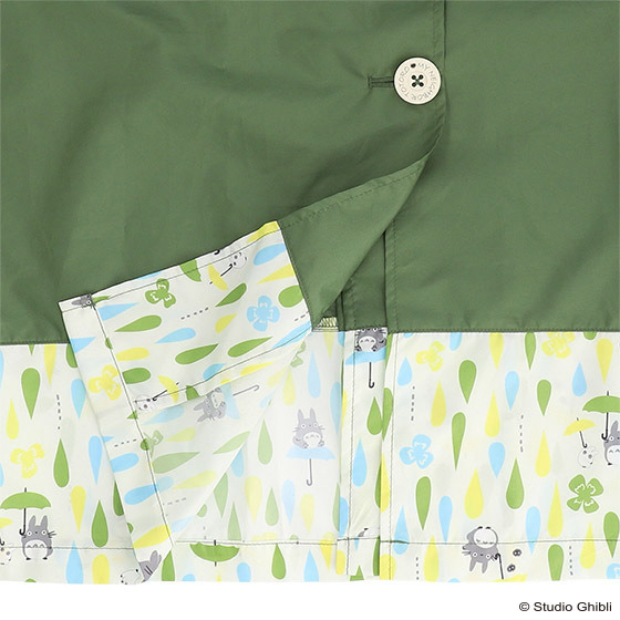 「となりのトトロ レインコート 雫とクローバー」5,800円（税別）（C）Studio Ghibli