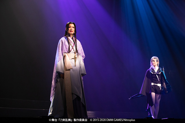 「科白劇 舞台『刀剣乱舞/ 灯』改変 いくさ世の徒花の記憶」公演写真（C）舞台『刀剣乱舞』製作委員会 （C） 2015-2020 DMM GAMES/Nitroplus
