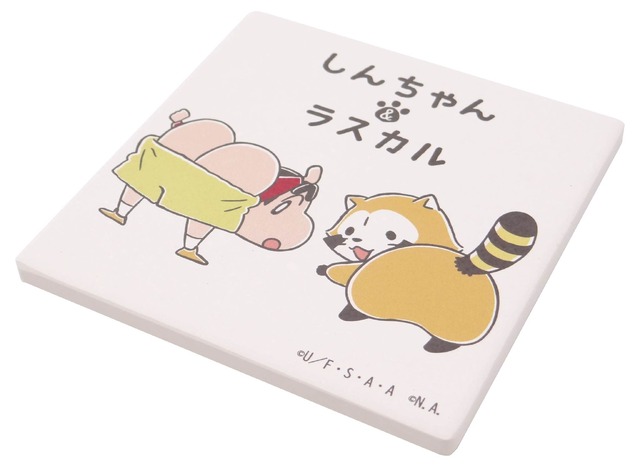 「クレヨンしんちゃん＆ラスカル」コラボレーショングッズ コースター角1（C）臼井儀人／双葉社・シンエイ・テレビ朝日・ADK（C）NIPPON ANIMATION CO., LTD.