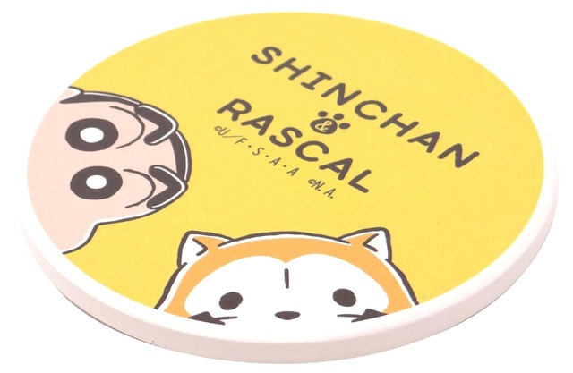 「クレヨンしんちゃん＆ラスカル」コラボレーショングッズ コースター丸2（C）臼井儀人／双葉社・シンエイ・テレビ朝日・ADK（C）NIPPON ANIMATION CO., LTD.