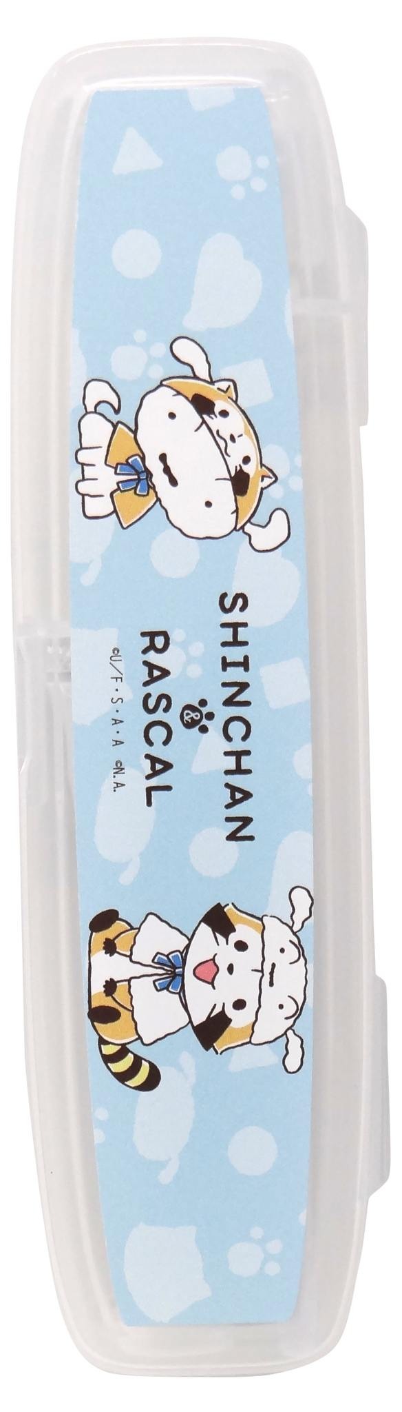 「クレヨンしんちゃん＆ラスカル」コラボレーショングッズ トラベルセットシロ（C）臼井儀人／双葉社・シンエイ・テレビ朝日・ADK（C）NIPPON ANIMATION CO., LTD.