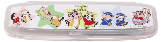「クレヨンしんちゃん＆ラスカル」コラボレーショングッズ トラベルセット集合（C）臼井儀人／双葉社・シンエイ・テレビ朝日・ADK（C）NIPPON ANIMATION CO., LTD.