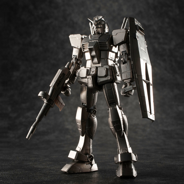 「ガンダリウム合金モデル 1/144 RX-78-2ガンダム」220,000円（税込）※送料・手数料別（Ｃ）創通・サンライズ