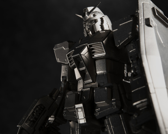 「ガンダリウム合金モデル 1/144 RX-78-2ガンダム」220,000円（税込）※送料・手数料別（Ｃ）創通・サンライズ