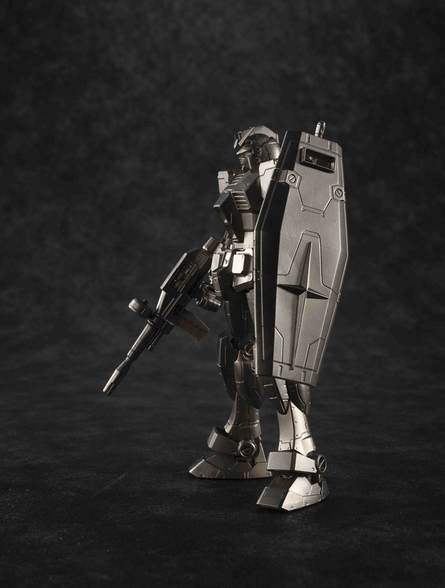 「ガンダリウム合金モデル 1/144 RX-78-2ガンダム」220,000円（税込）※送料・手数料別（Ｃ）創通・サンライズ