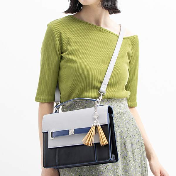 山姥切長義モデル バッグ／12,800円（税別）（C）2015-2020 DMM GAMES/Nitroplus