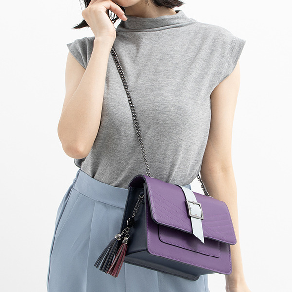 鯰尾藤四郎モデル バッグ／各11,800円（税別）（C）2015-2020 DMM GAMES/Nitroplus