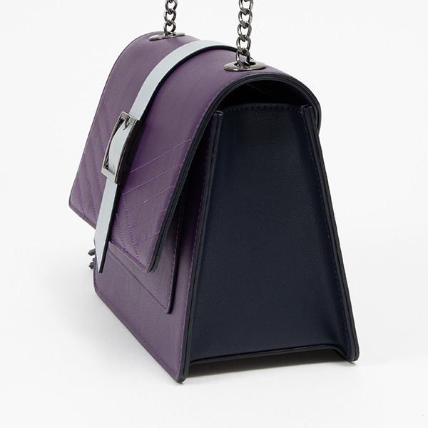 鯰尾藤四郎モデル バッグ／各11,800円（税別）（C）2015-2020 DMM GAMES/Nitroplus