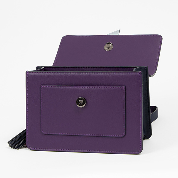 鯰尾藤四郎モデル バッグ／各11,800円（税別）（C）2015-2020 DMM GAMES/Nitroplus