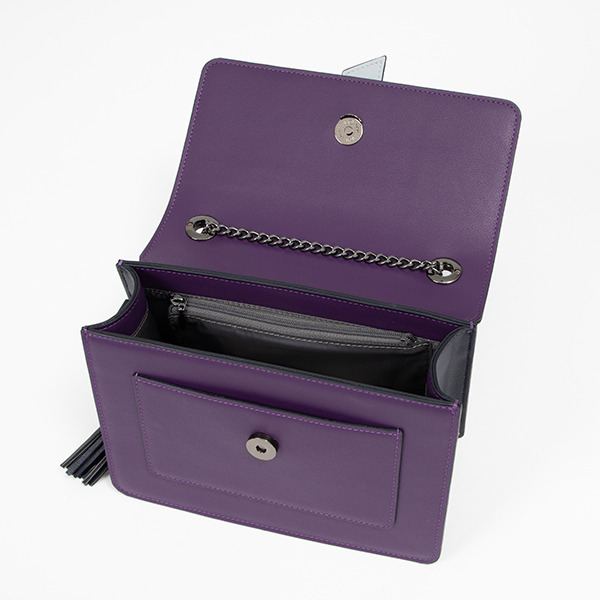 鯰尾藤四郎モデル バッグ／各11,800円（税別）（C）2015-2020 DMM GAMES/Nitroplus