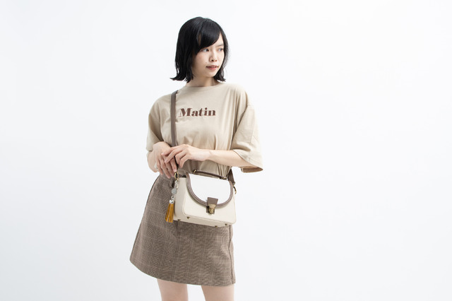 前田藤四郎モデル バッグ／各11,800円（税別）（税別）（C）2015-2020 DMM GAMES/Nitroplus