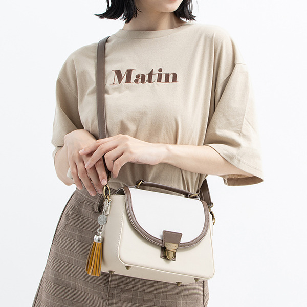 前田藤四郎モデル バッグ／各11,800円（税別）（税別）（C）2015-2020 DMM GAMES/Nitroplus