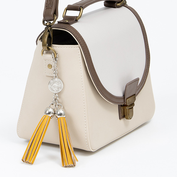 前田藤四郎モデル バッグ／各11,800円（税別）（税別）（C）2015-2020 DMM GAMES/Nitroplus