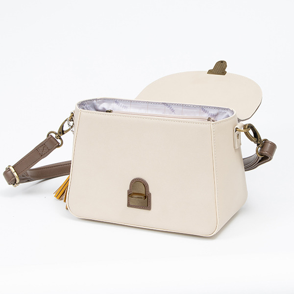 前田藤四郎モデル バッグ／各11,800円（税別）（税別）（C）2015-2020 DMM GAMES/Nitroplus