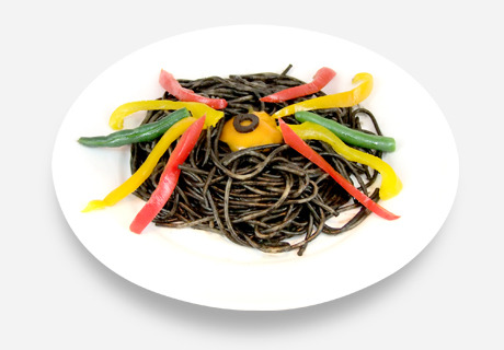 「エヴァンゲリオン京都基地」第8使徒変容イカスミパスタ　税込1,100円（C）カラー