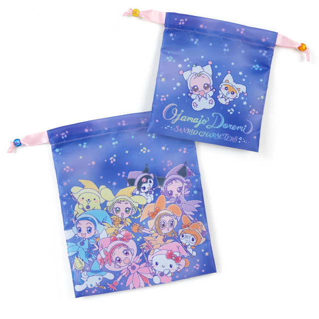 「おジャ魔女どれみ×サンリオキャラクターズ」巾着セット　1,320円（C）東映アニメーション（C）1976,1996,1998,2001,2005,2020 SANRIO CO., LTD.