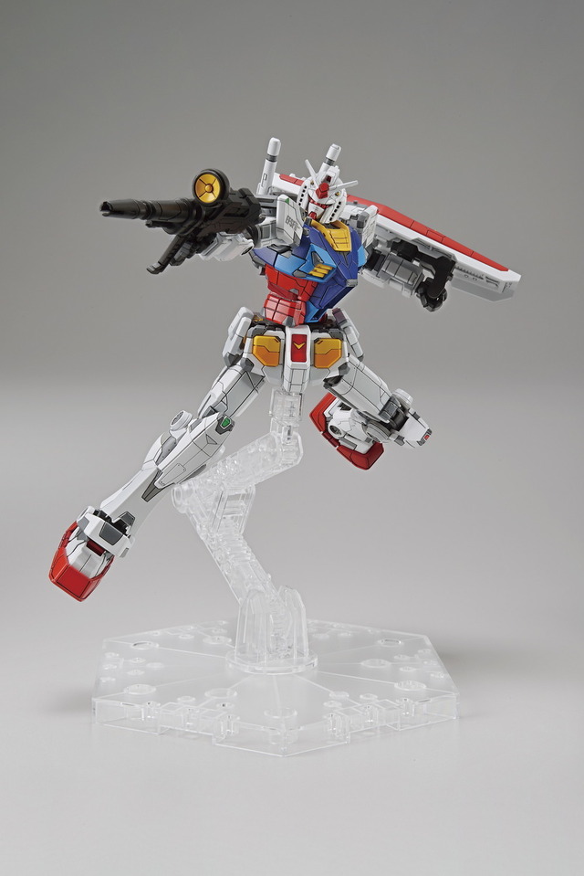 「1/144 RX-78F00 ガンダム＆ガンダムドック」2,750円（税込／送料・手数料別）（C）創通・サンライズ