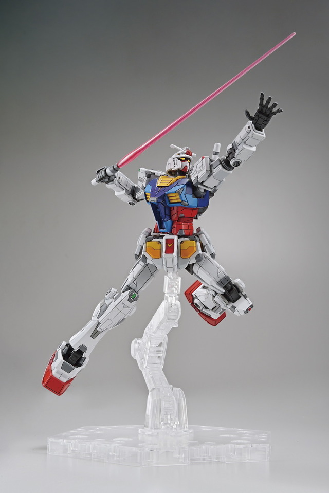 「1/144 RX-78F00 ガンダム＆ガンダムドック」2,750円（税込／送料・手数料別）（C）創通・サンライズ