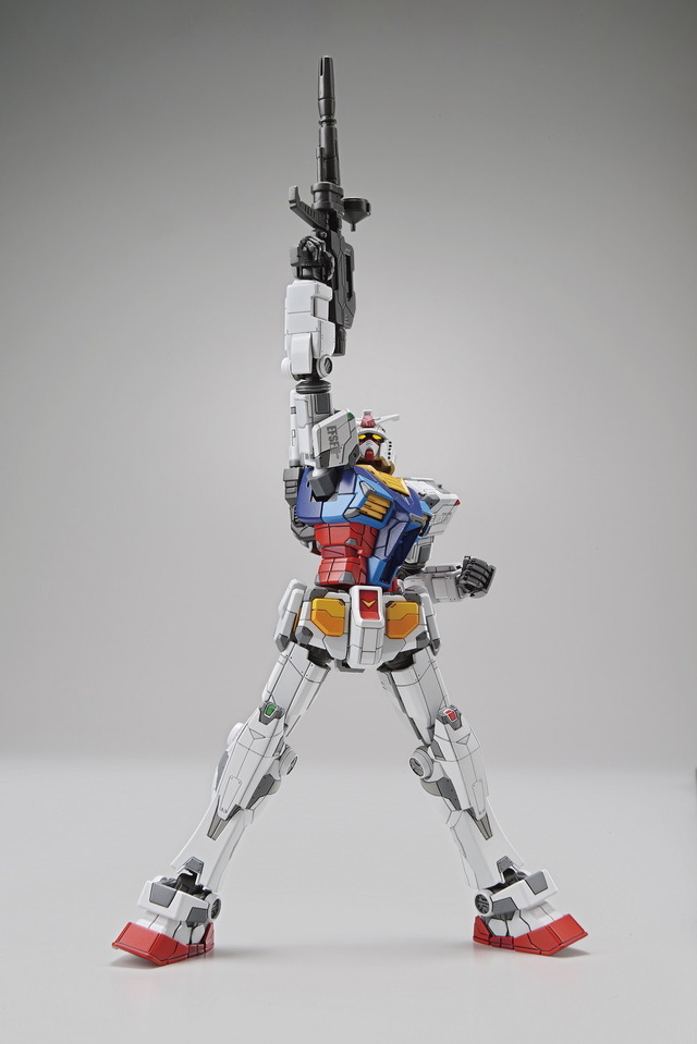 「1/144 RX-78F00 ガンダム＆ガンダムドック」2,750円（税込／送料・手数料別）（C）創通・サンライズ