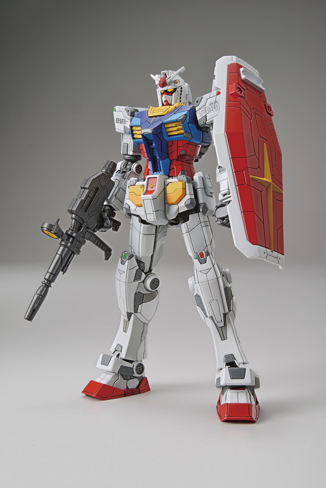「1/144 RX-78F00 ガンダム＆ガンダムドック」2,750円（税込／送料・手数料別）（C）創通・サンライズ