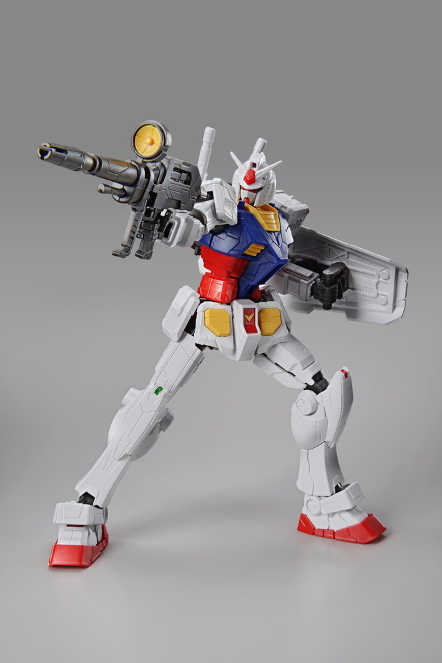 「1/144 RX-78F00 ガンダム＆ガンダムドック」2,750円（税込／送料・手数料別）（C）創通・サンライズ