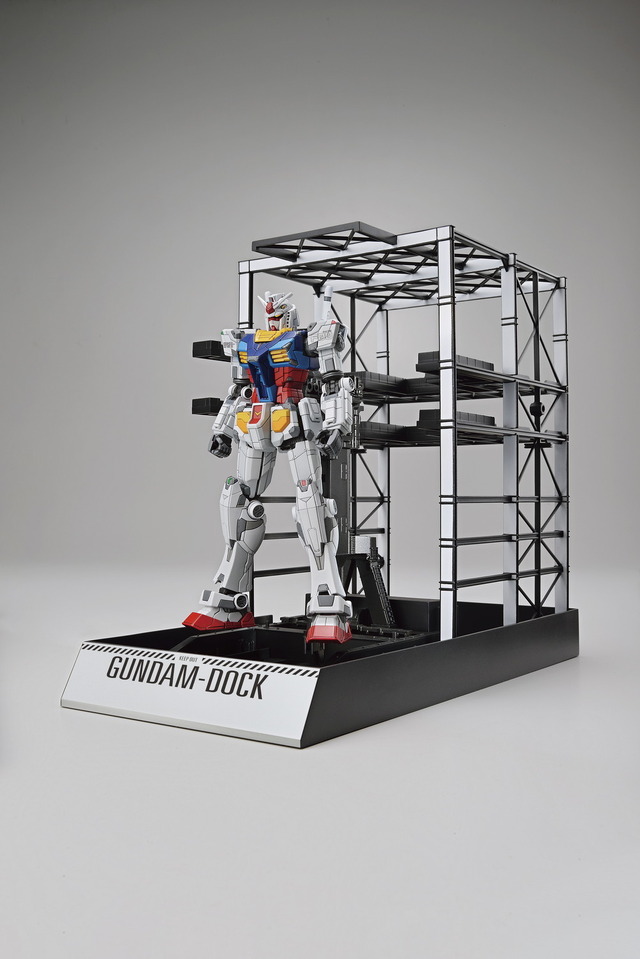 「1/144 RX-78F00 ガンダム＆ガンダムドック」2,750円（税込／送料・手数料別）（C）創通・サンライズ
