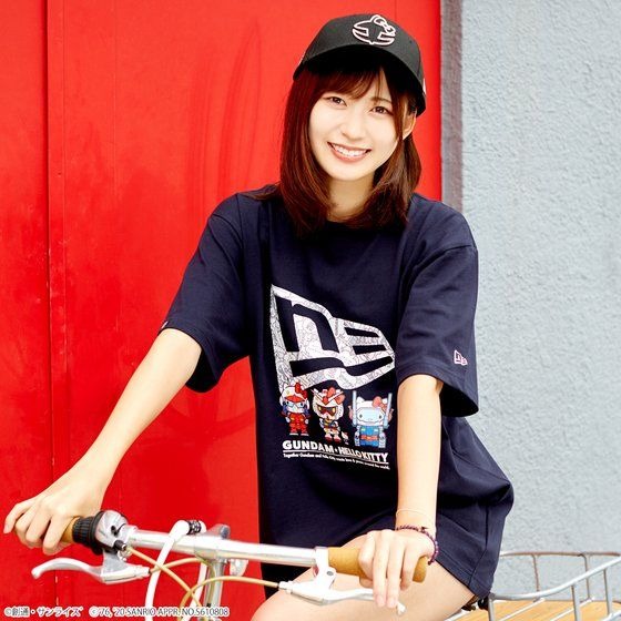 「STRICT-G NEW ERA 『ガンダム★ハローキティ』Tシャツ 地球連邦軍」6,380円（税込）（C）創通・サンライズ