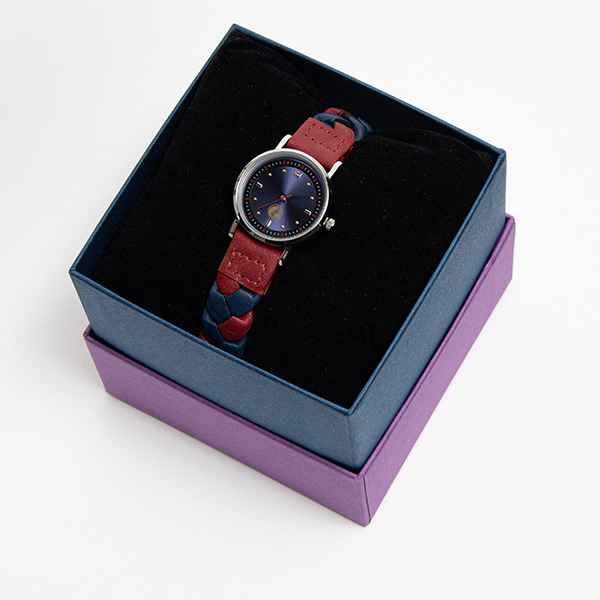 「刀剣乱舞-ONLINE- コラボレーション 腕時計」鯰尾藤四郎 モデル 13,800円（税別）（C）2015 EXNOA LLC/Nitroplus