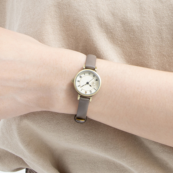 「刀剣乱舞-ONLINE- コラボレーション 腕時計」前田藤四郎 モデル 12,800円（税別）（C）2015 EXNOA LLC/Nitroplus