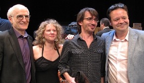 NFB_Tom-Julie-Franck-et-Marcel（NFB blogより）新ディレクターに任命されたマルセル・ジャン氏（右）、長編部門の審査員を務めた、カナダ国立映画制作庁の元長官トム・パールミュッター氏 左）。