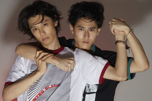 「TVガイドVOICE STARS vol.15」（東京ニュース通信社刊）より沢城千春、武内駿輔