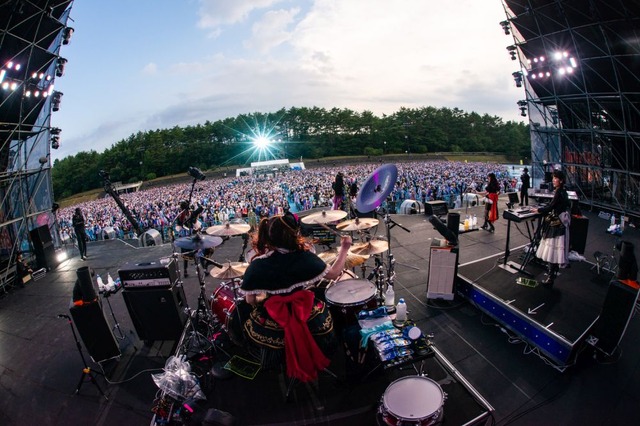 「BanG Dream! 8th☆LIVE」夏の野外3DAYS　DAY1：Roselia「Einheit」（C）BanG Dream! Project（C）Craft Egg Inc.（C）bushiroad All Rights Reserved.Photo 福岡 諒祠、 畑 聡