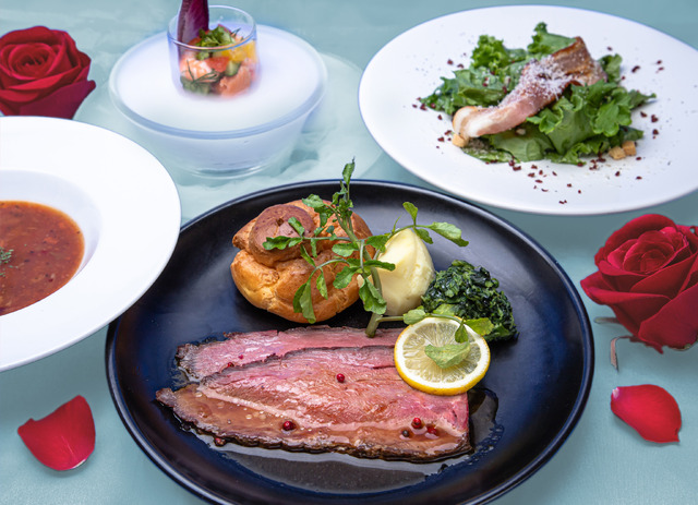 「跡部景吾カフェ～It`s Party Time!～」サイズで選べるローストビーフコース（C）許斐 剛／集英社・ＮＡＳ・新テニスの王子様プロジェクト