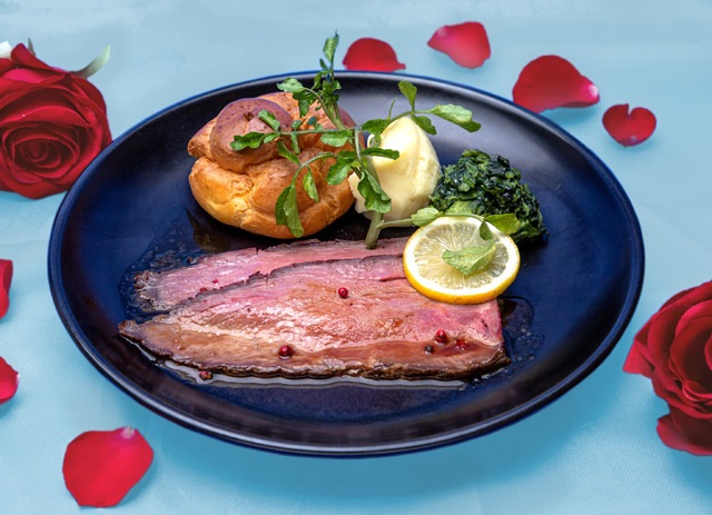 「跡部景吾カフェ～It`s Party Time!～」ローストビーフヨークシャープディング添え（80g） （C）許斐 剛／集英社・ＮＡＳ・新テニスの王子様プロジェクト