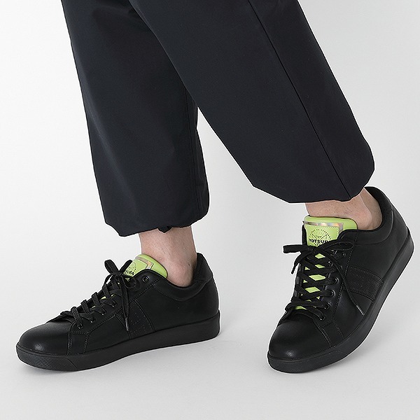 「『五等分の花嫁』コラボレーション シューズ 中野四葉 モデル」10800円（税抜）（Ｃ）春場ねぎ・講談社／「五等分の花嫁」製作委員会