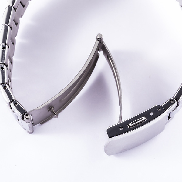 『カードキャプターさくらクリアカード編』コラボレーション腕時計／19,800円(税別)（C）CLAMP・ST/講談社・NEP・NHK （R）KODANSHA