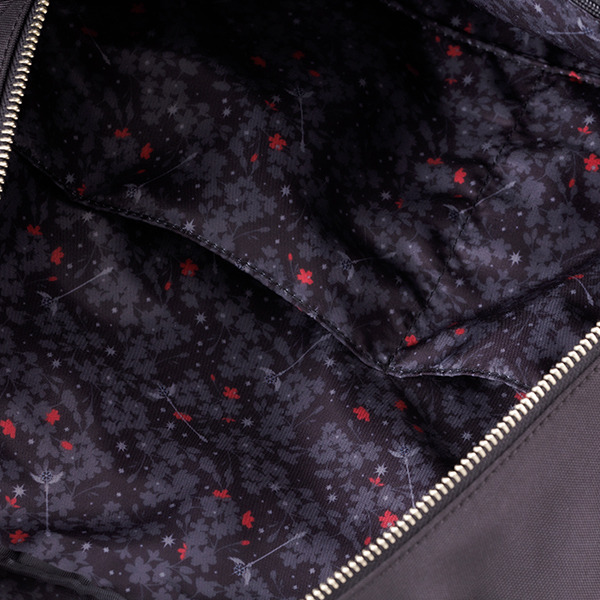 『カードキャプターさくらクリアカード編』コラボレーションバッグ／14,800円(税別) （C）CLAMP・ST/講談社・NEP・NHK （R）KODANSHA