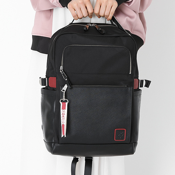 『カードキャプターさくらクリアカード編』コラボレーションバッグ／14,800円(税別) （C）CLAMP・ST/講談社・NEP・NHK （R）KODANSHA