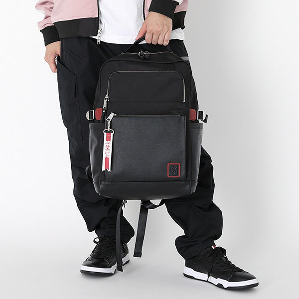 『カードキャプターさくらクリアカード編』コラボレーションバッグ／14,800円(税別) （C）CLAMP・ST/講談社・NEP・NHK （R）KODANSHA