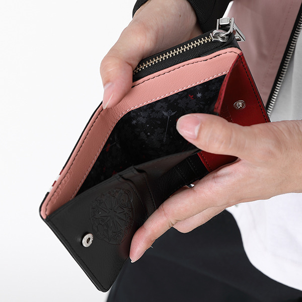 『カードキャプターさくらクリアカード編』コラボレーション財布／各11,800円(税別)（C）CLAMP・ST/講談社・NEP・NHK （R）KODANSHA